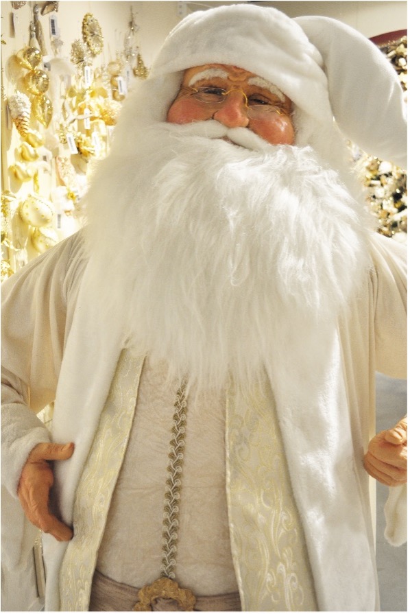 DE: Foto eines weiß gekleideten Weihnachtsmannes. NL: Foto van een wit geklede kerstman. EN: Photo of a white-clad Santa